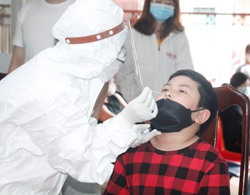 Xét nghiệm sàng lọc COVID-19 trên diện rộng: Biện pháp hữu hiệu trong phòng chống dịch