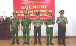 Thưởng "nóng" Công an TP. Buôn Ma Thuột vì triệt phá đường dây đánh bạc quy mô trên 500 tỷ đồng