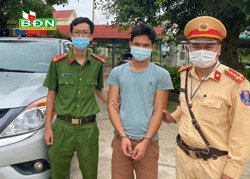 Bắt giữ 1 đối tượng bị truy nã đang trên đường bỏ trốn