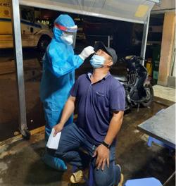 Tài xế chở hàng thiết yếu có mã QR sẽ được miễn phí xét nghiệm SARS-CoV-2