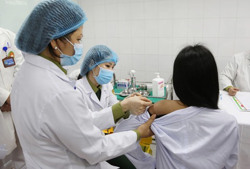 Sức khoẻ 1.000 tình nguyện viên sau tiêm 2 mũi vắc-xin Covid-19 Nano Covax