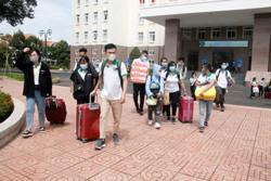 Sinh viên ngành y phố núi tình nguyện vào tâm dịch Bình Dương