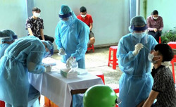 Huyện Ea Kar: Khẩn trương khoanh vùng, truy vết các trường hợp tiếp xúc với 2 ca bệnh COVID-19