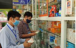 Nhiều sản phẩm trong danh mục hỗ trợ điều trị Covid-19 bị Bộ Y tế thu hồi đã tăng giá