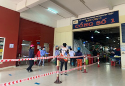 Người dân TP. Buôn Ma Thuột ngày đầu đi chợ bằng thẻ