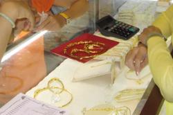 Giá vàng hôm nay 29-7: Bật tăng khi Fed giữ nguyên nguồn cung USD