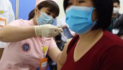 Phản ứng sau khi tiêm vaccine bị sốt hay không sốt thì tốt hơn?