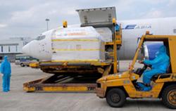 Lô đầu tiên vắc-xin Covid-19 của Pfizer về Việt Nam