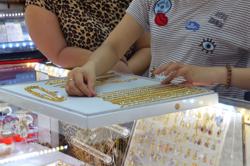 Giá vàng hôm nay 13-8: Tăng tiếp dù giá USD quay đầu đi lên