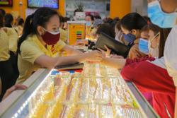 Giá vàng hôm nay 14-8: Vọt lên mạnh mẽ, USD bị bán tháo