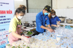 550 suất cháo "tiếp sức" công dân trở về từ tỉnh Đồng Nai