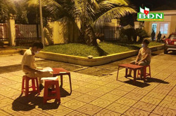  Phạt lái xe bán tải 7,5 triệu đồng vì chở người và không khai báo y tế