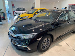 Ôtô ế ẩm, đại lý dồn dập ưu đãi