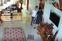 CLIP: 2 đối tượng lao vào phòng ngủ chém người để trả thù… 10 năm trước?