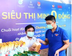 Những gian hàng san sẻ yêu thương