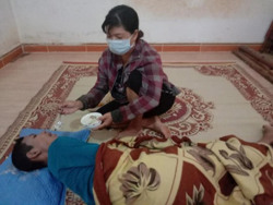 Con bị bệnh hiểm nghèo, cha vẫn nơi tuyến đầu chống dịch