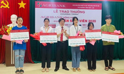 Agribank đồng hành cùng tân sinh viên