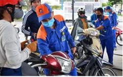 Xăng dầu đồng loạt giảm giá từ 15 giờ ngày 26-8