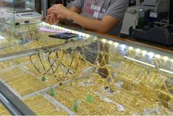 Giá vàng hôm nay 27-8: Biến động mạnh dưới ngưỡng 1.800 USD/ounce