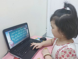 Không gây áp lực với học sinh lớp 1, 2 khi dạy học trực tuyến