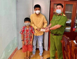 Đăk Lắk: Đi chăn bò nhặt được 19 triệu đồng, cậu học sinh trả lại người đánh mất