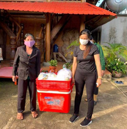 Một gia đình tự nguyện nấu 480 suất cơm hỗ trợ người dân khu cách ly