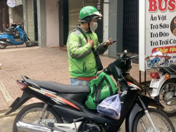 Dịch vụ Grab “đắt sô” giữa mùa dịch