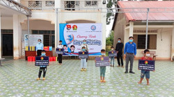 Tiếp sức đến trường cho học sinh nghèo vùng biên