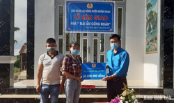Huyên Krông Năng: Bàn giao nhà “Mái ấm công đoàn” cho đoàn viên có hoàn cảnh khó khăn