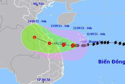 Bão số 5 giật cấp 12 hướng vào Quảng Trị-Quảng Ngãi, gây mưa lớn tới 350 mm/đợt