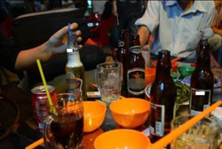 Phạt 7 đối tượng tụ tập ăn nhậu 70 triệu đồng