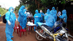 Dấu chân tình nguyện viên nơi tâm dịch