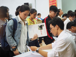 Điểm chuẩn đại học tăng mạnh hơn dự đoán