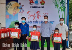 "Lồng đèn thắp sáng ước mơ” cho trẻ em vùng sâu