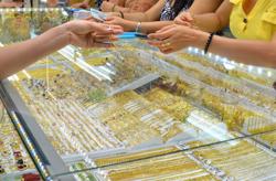 Giá vàng hôm nay 21-9: Vọt lên, chứng khoán quốc tế bị bán tháo