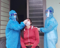 Trạm Y tế lưu động góp sức quản lý, theo dõi F0 tại cộng đồng