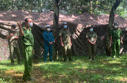 Căng mình "bám chốt” tại tâm dịch Cư Bao