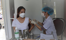 Gần 82.000 người sẽ được tiêm phòng vắc xin COVID-19 trong chiến dịch tiêm chủng đợt 7