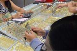 Giá vàng hôm nay 24-9: Bị nhấn chìm dù giá USD đảo chiều đi xuống