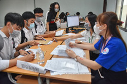 Sinh viên nhập học xin giảm, giãn đóng học phí