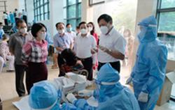 Bộ Y tế đề nghị xử lý vi phạm trong tổ chức xét nghiệm, tiêm vắc-xin