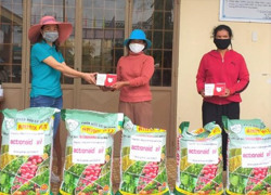 Tặng 50 tấn phân bón cho người dân bị ảnh hưởng bởi dịch COVID-19 tại huyện Krông Bông
