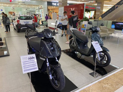 Các hãng "bắt tay" làm xe máy điện