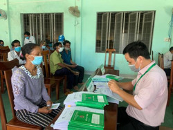 Ngân hàng Chính sách xã hội huyện M'Drắk: Đảm bảo an toàn giao dịch trong mùa dịch