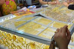 Giá vàng hôm nay 29-9: Bất ngờ lao xuống, USD tăng giá dữ dội