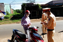 Lực lượng CSGT Công an huyện Krông Pắc: Nỗ lực thực hiện “nhiệm vụ kép”