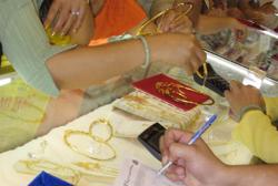 Giá vàng hôm nay 4-9: Bật tăng mạnh mẽ khi kinh tế Mỹ tăng chậm lại