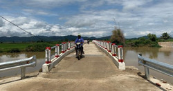 Niềm vui cầu mới bắc qua sông