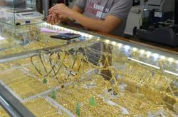 Giá vàng hôm nay 9-9: Giảm tiếp, USD không ngừng tăng giá