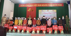 Trao 150 suất quà Tết tặng gia đình khó khăn xã Hòa Thắng (TP. Buôn Ma Thuột)